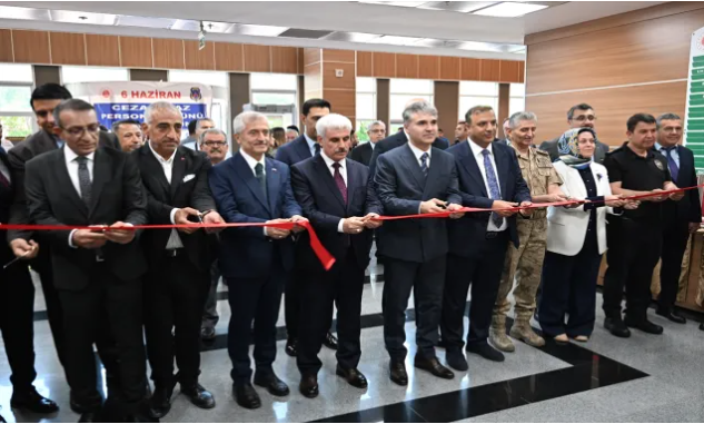 Gaziantep'te cezaevi personeli ve mahkumlarca yapılan el sanatları sergisi açıldı