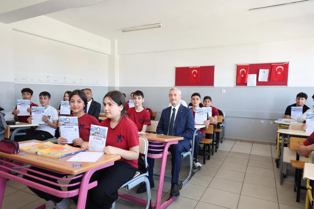 Şahinbey Belediyesi'nden sınava hazırlanan öğrencilere destek