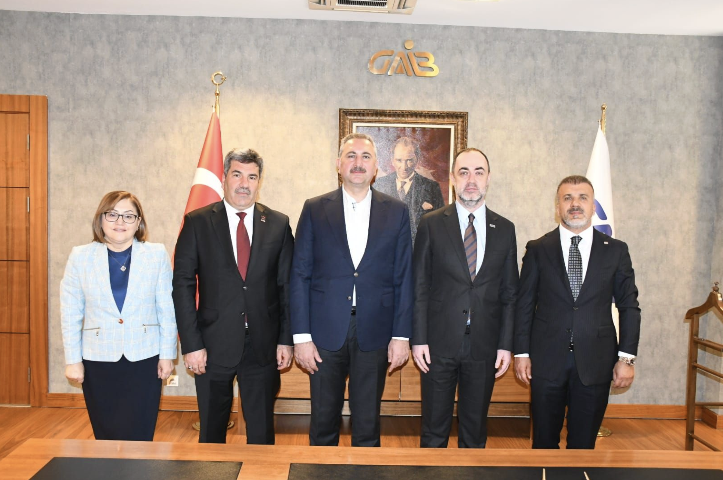 Gül: İhracatçılarımız kalkınmanın lokomotifidir
