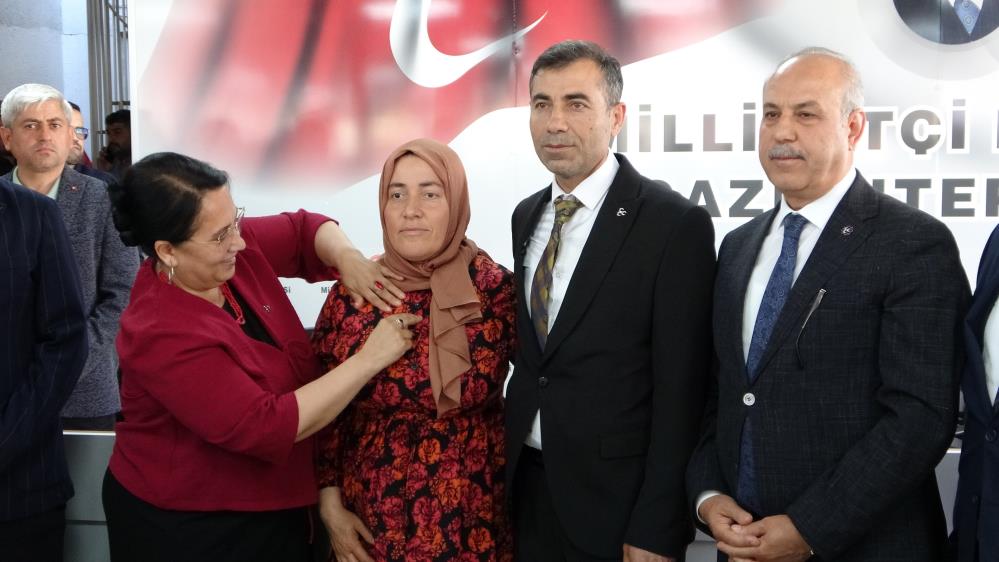 Gaziantep’te partisinden istifa eden 300 kişi MHP’ye katıldı
