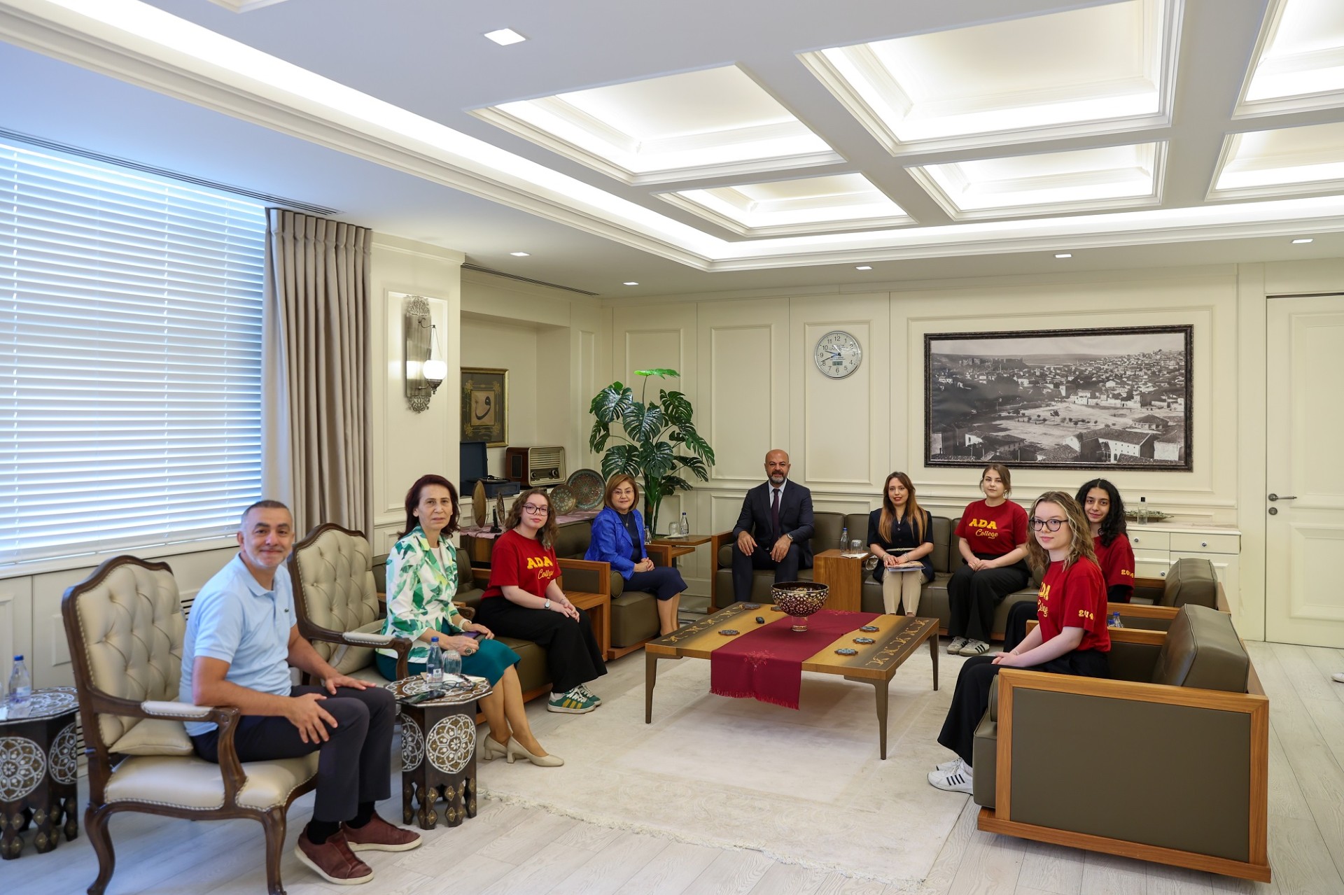 BAŞKAN ŞAHİN, GAZİ ŞEHRİN BAŞARILI ÖĞRENCİLERİNİ AĞIRLADI