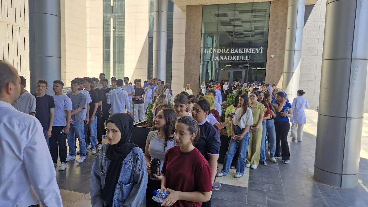GAZİANTEP BÜYÜKŞEHİR’DEN SINAVA HAZIRLANAN ÖĞRENCİLERE YKS TATBİKATI