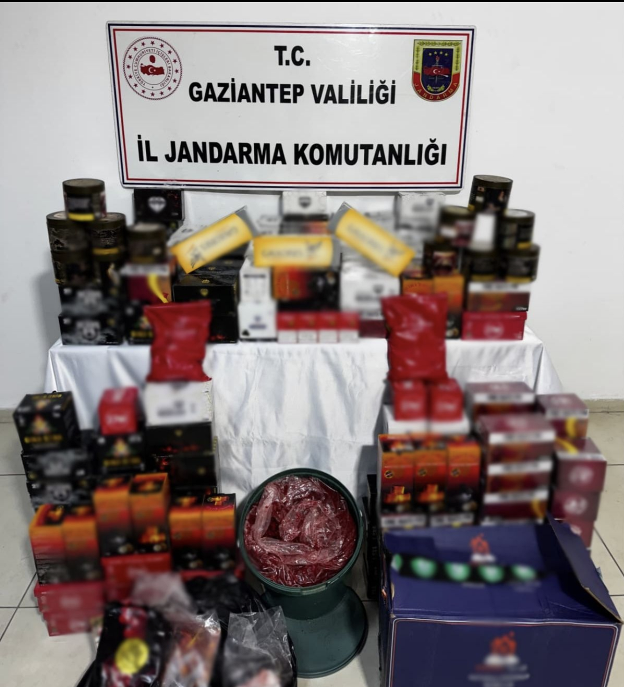 Gaziantep'te milyonluk kaçak ürün ele geçirildi