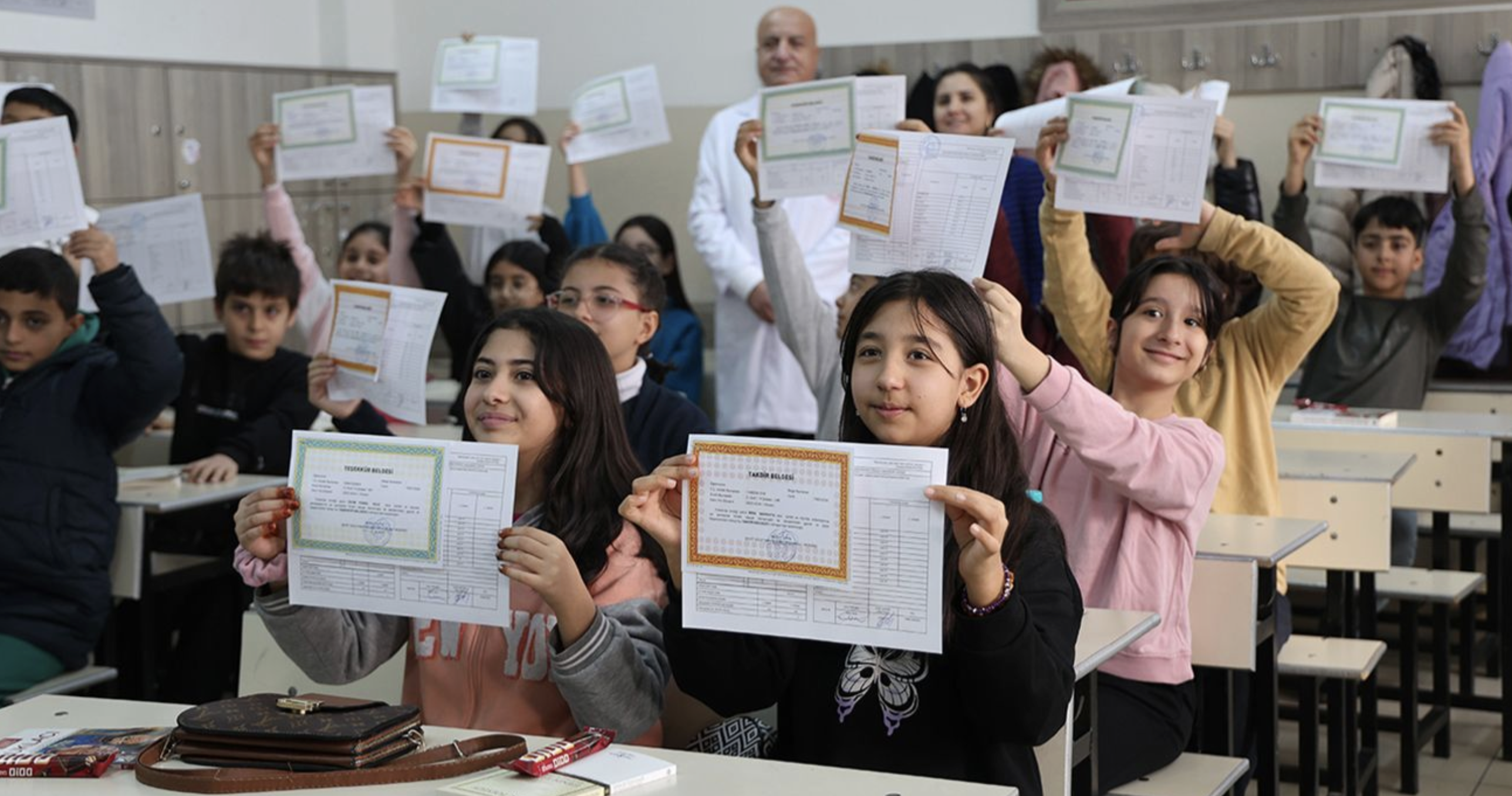Yaklaşık 18 milyon öğrenci yarın yaz tatiline çıkacak