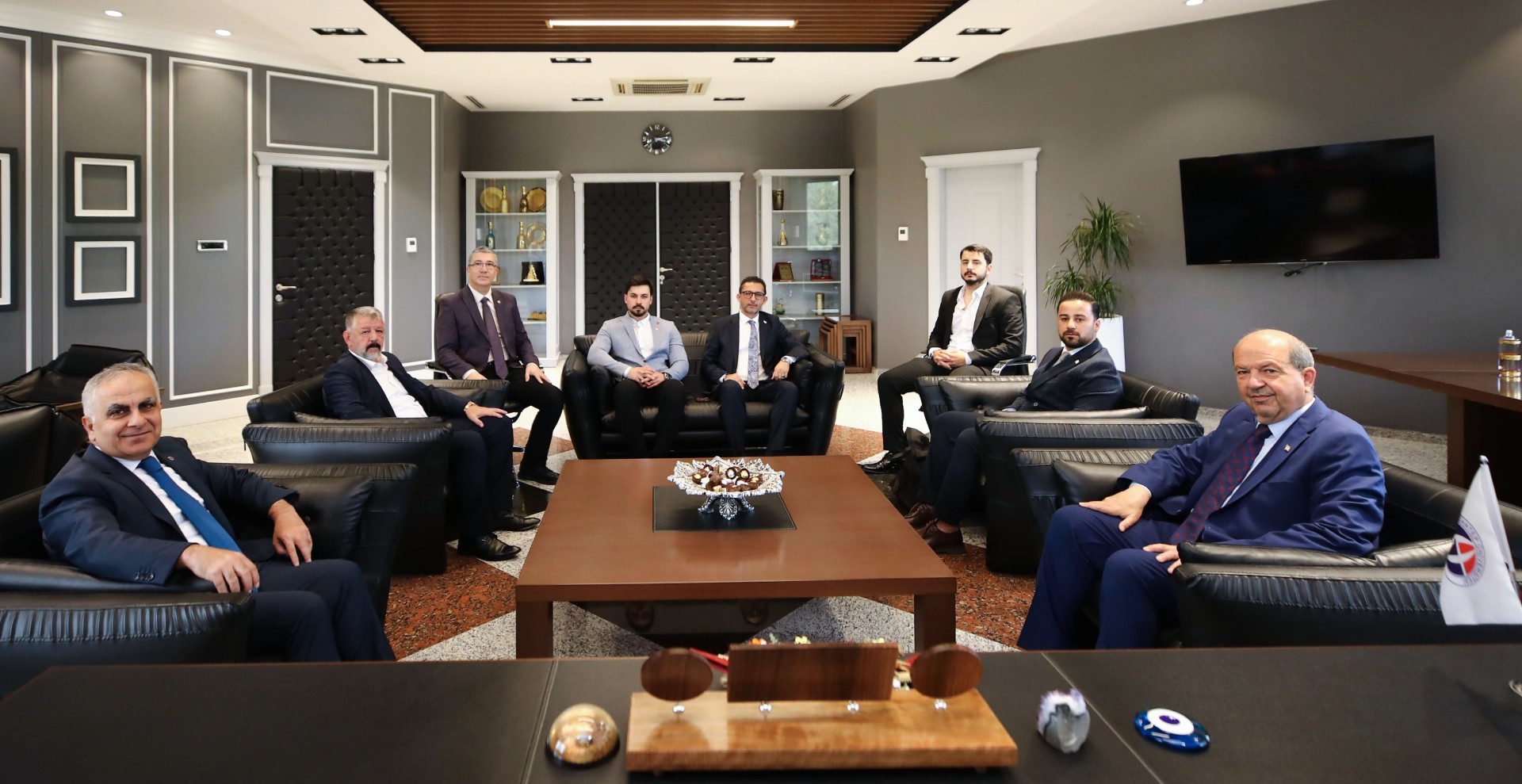 KKTC ÖNCEKİ DÖNEM CUMHURBAŞKANI ERSİN TATAR’DAN REKTÖR DOĞAN’A ZİYARET