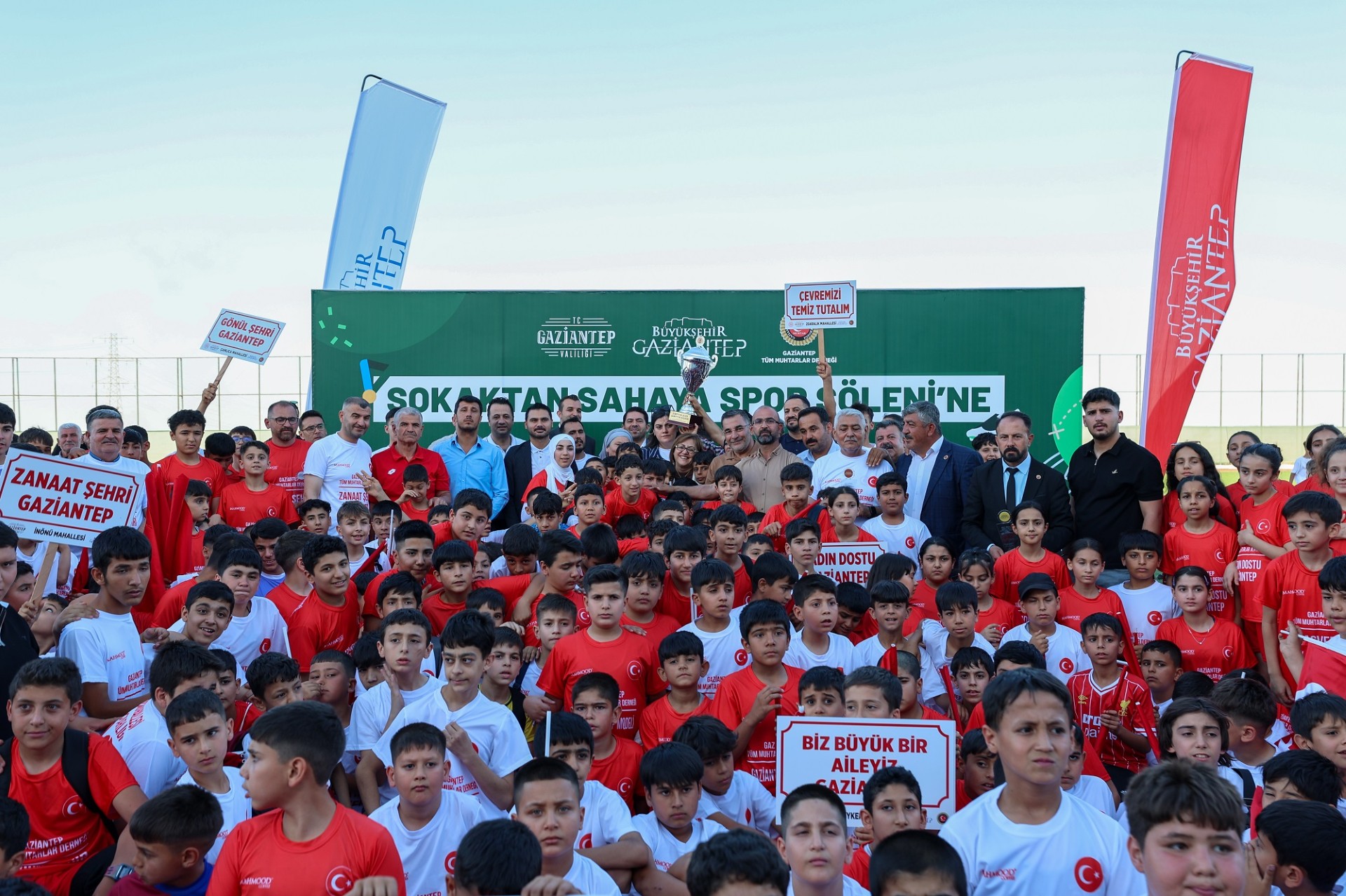 “SOKAKTAN SAHAYA SPOR ŞÖLENİ” TURNUVASININ AÇILIŞI GERÇEKLEŞTİ