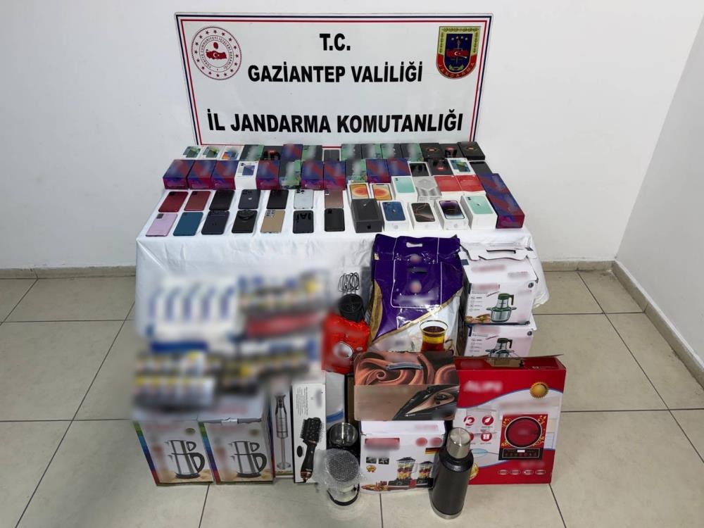 Gaziantep'te 2,8 milyon TL'lik kaçak ürün ele geçirildi