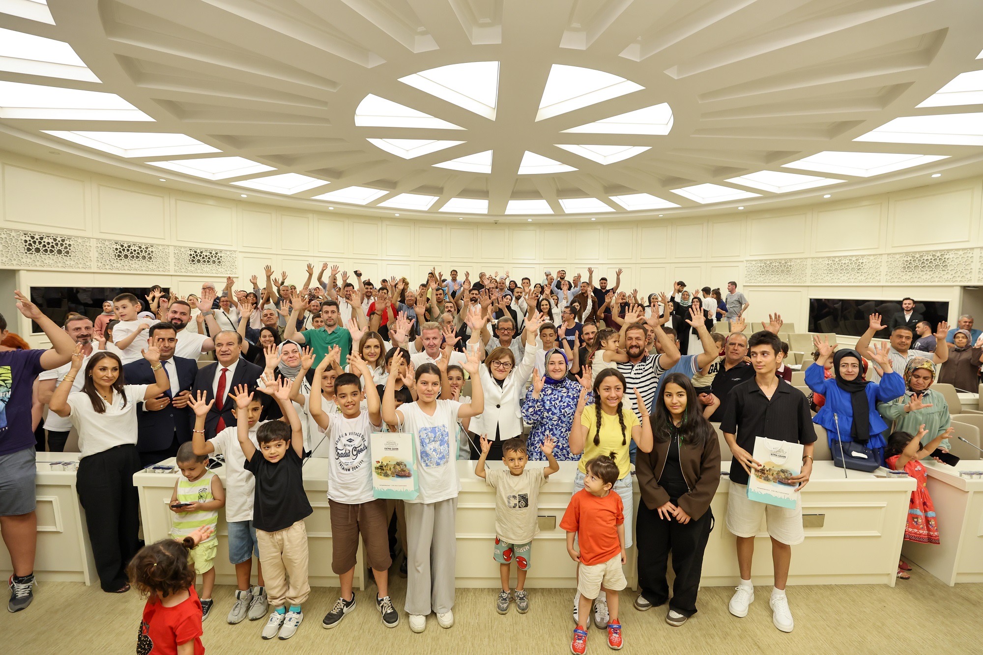 BÜYÜKŞEHİR VE DUY BENİ DERNEĞİ İŞ BİRLİĞİYLE 44 ÇOCUK YENİDEN SESLE BULUŞTU