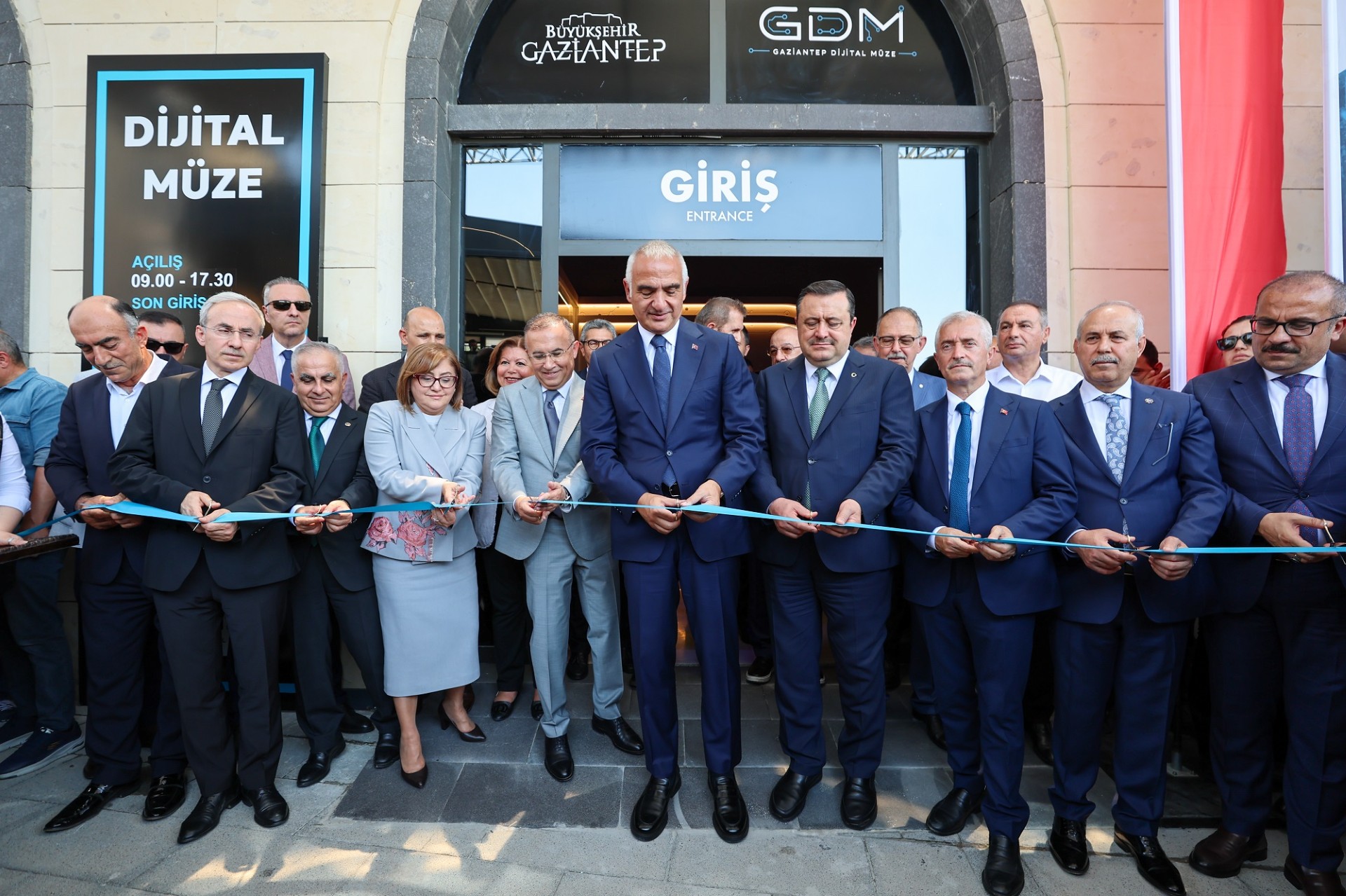BAKAN ERSOY’UN KATILIMIYLA DİJİTAL SANAT MÜZESİ AÇILDI