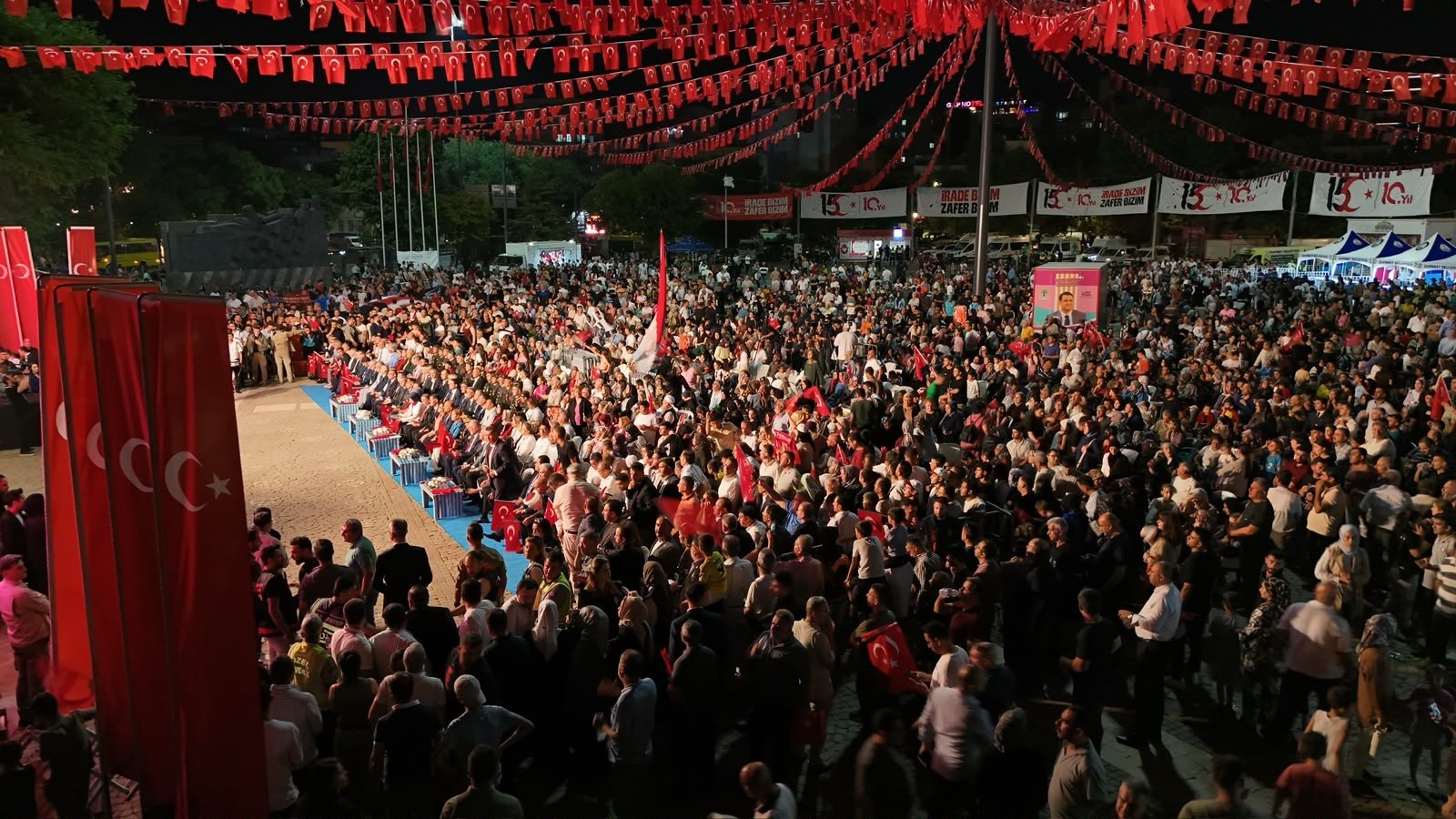 10 YIL ÖNCEKİ HEYECANLA GAZİANTEP TEK YÜREK MEYDANLARA İNDİ!