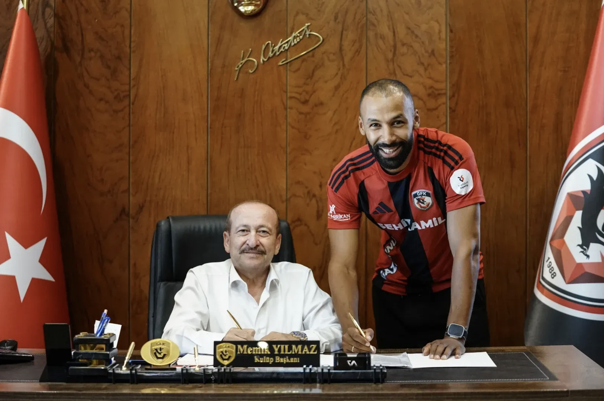 KIRMIZI-SİYAHLILARDA TRANSFER HAREKETLİLİĞİ: İMZALAR GELİYOR!