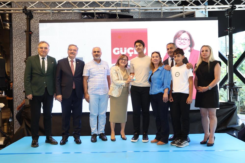 Şahin, Gazi Şehrin 2026 YKS ve LGS şampiyonlarıyla buluştu