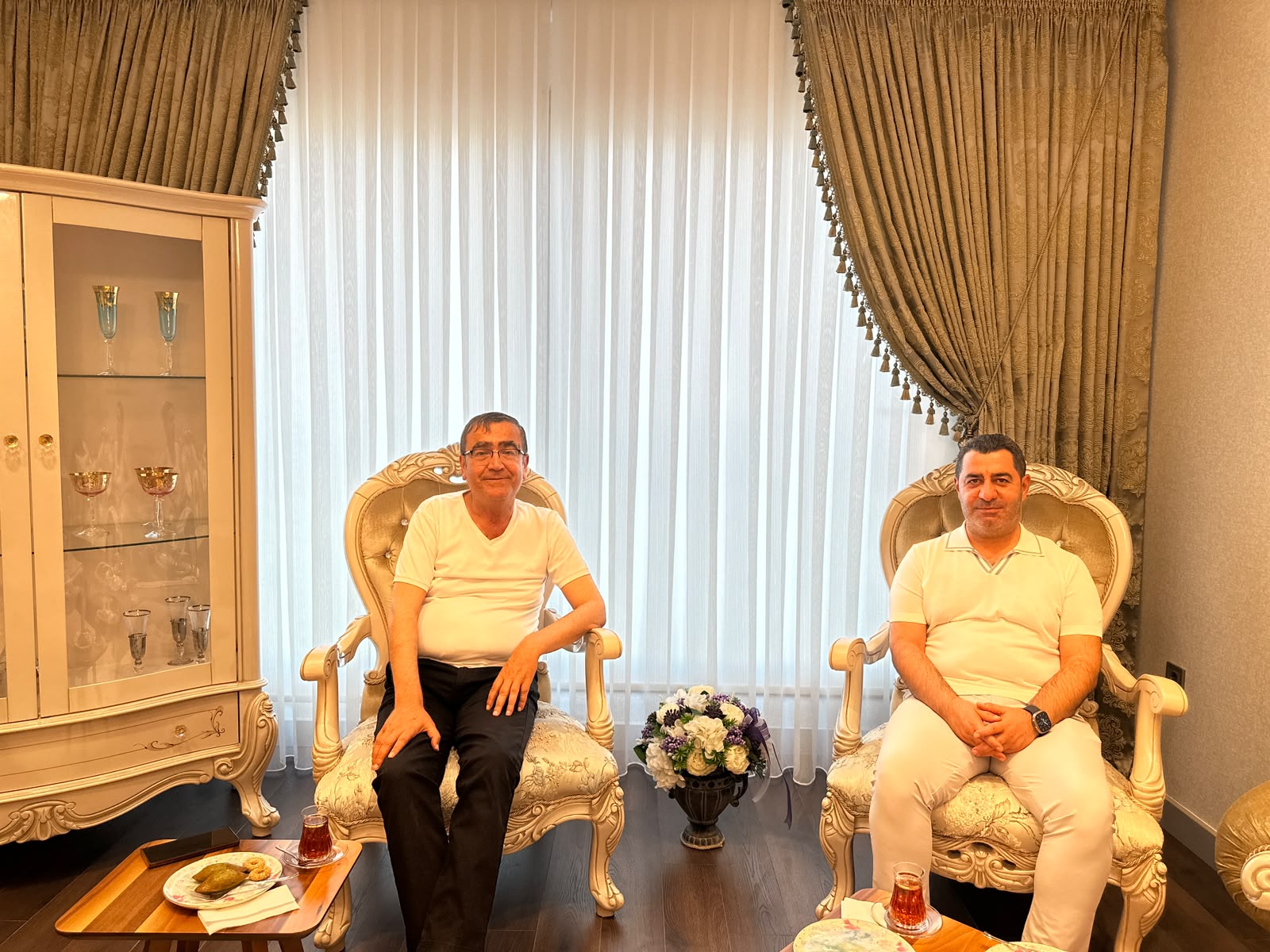 Milletvekili Bünyamin Bozgeyik’ten Duayen Gazeteci Ali Babat’a Geçmiş Olsun Ziyareti