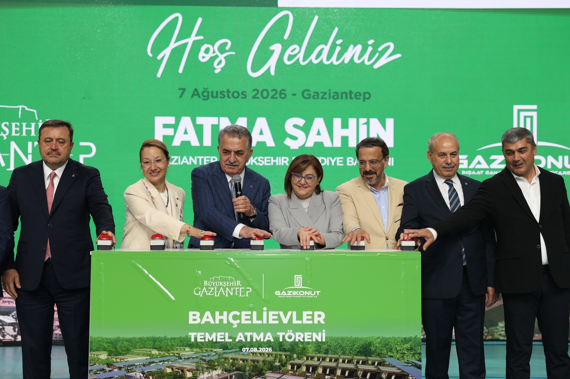 KUZEYŞEHİR VE GÜNEYŞEHİR’DE KURA VE TESLİMLER YAPILDI, BAHÇELİEVLER’DE 5 BİN KONUTUN TEMELİ ATILDI