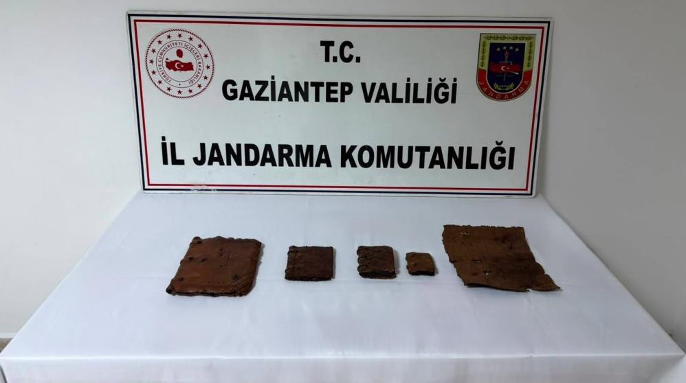 Gaziantep'te deri üzerine İbranice yazılı 5 tarihi eser kitap ele geçirildi: 4 gözaltı