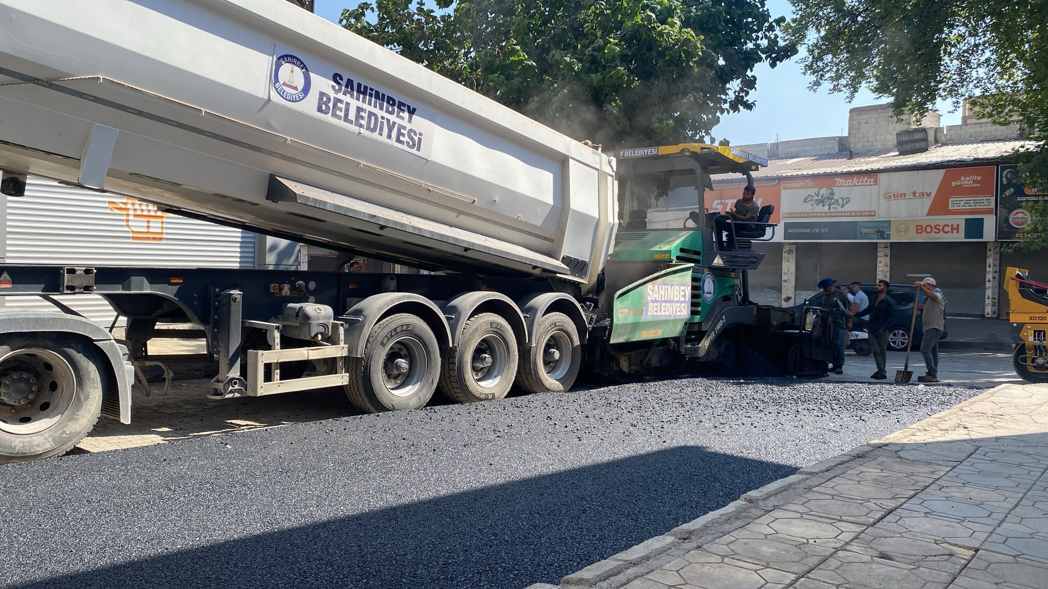 ŞAHİNBEY’DE ASFALT ÇALIŞMALARI ARALIKSIZ SÜRÜYOR