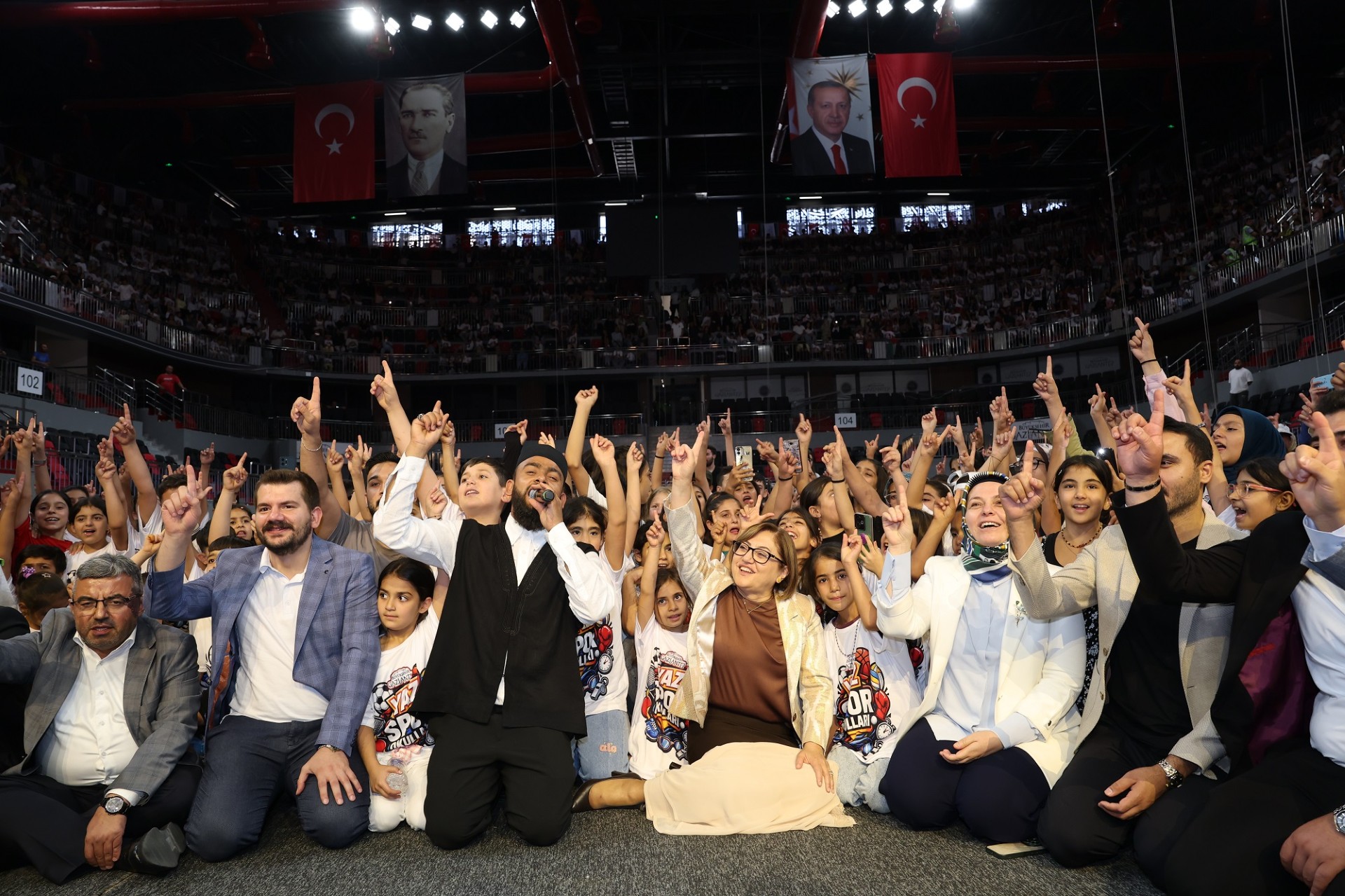 BÜYÜKŞEHİR, YAZ OKULLARI KAPANIŞ PROGRAMI DÜZENLEDİ