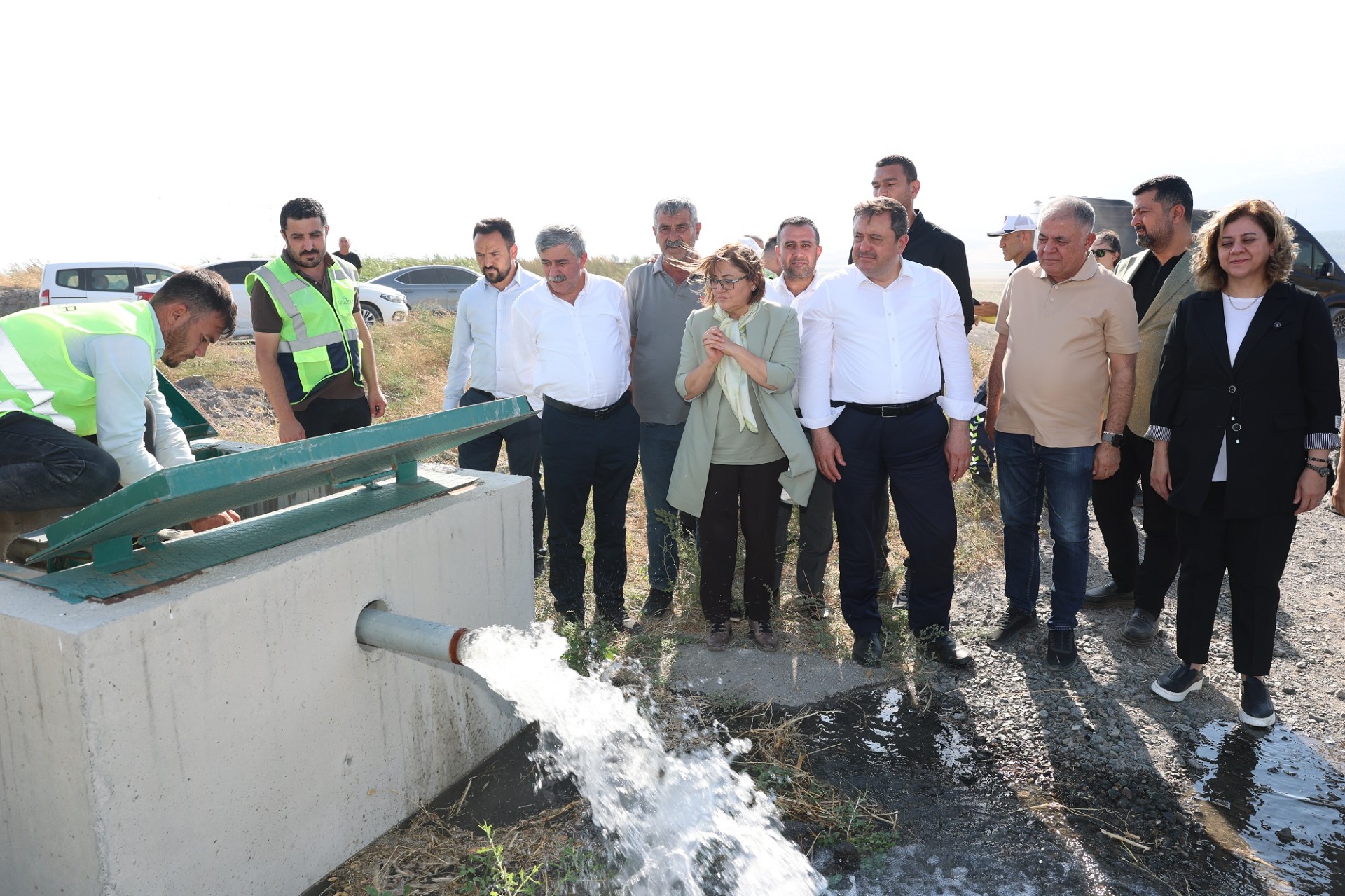 BAŞKAN ŞAHİN İLK TUŞA BASTI, KILAVUZLU SUYU NURDAĞI VE İSLAHİYE TARLALARIYLA BULUŞTU