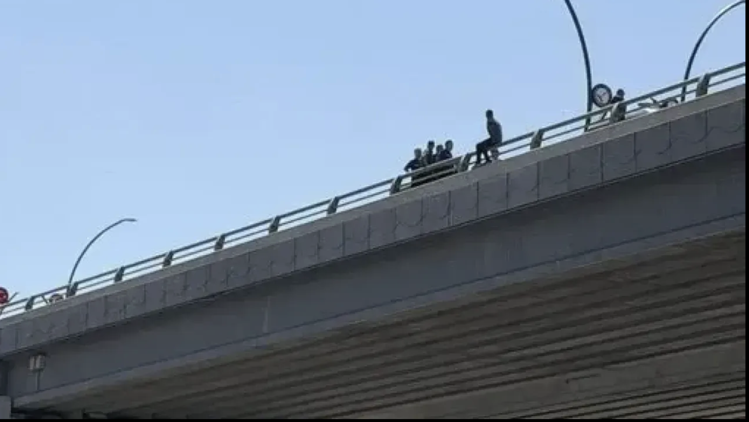 Gaziantep'te panik! Polis ve 112 Acil köprüye koştu