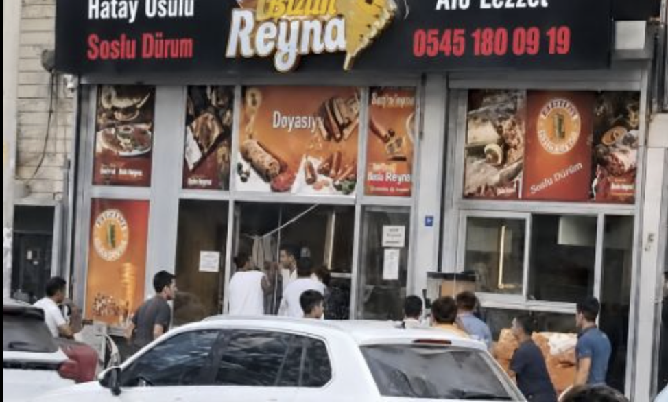 Reyna'nın önünde kılıçlı kavga