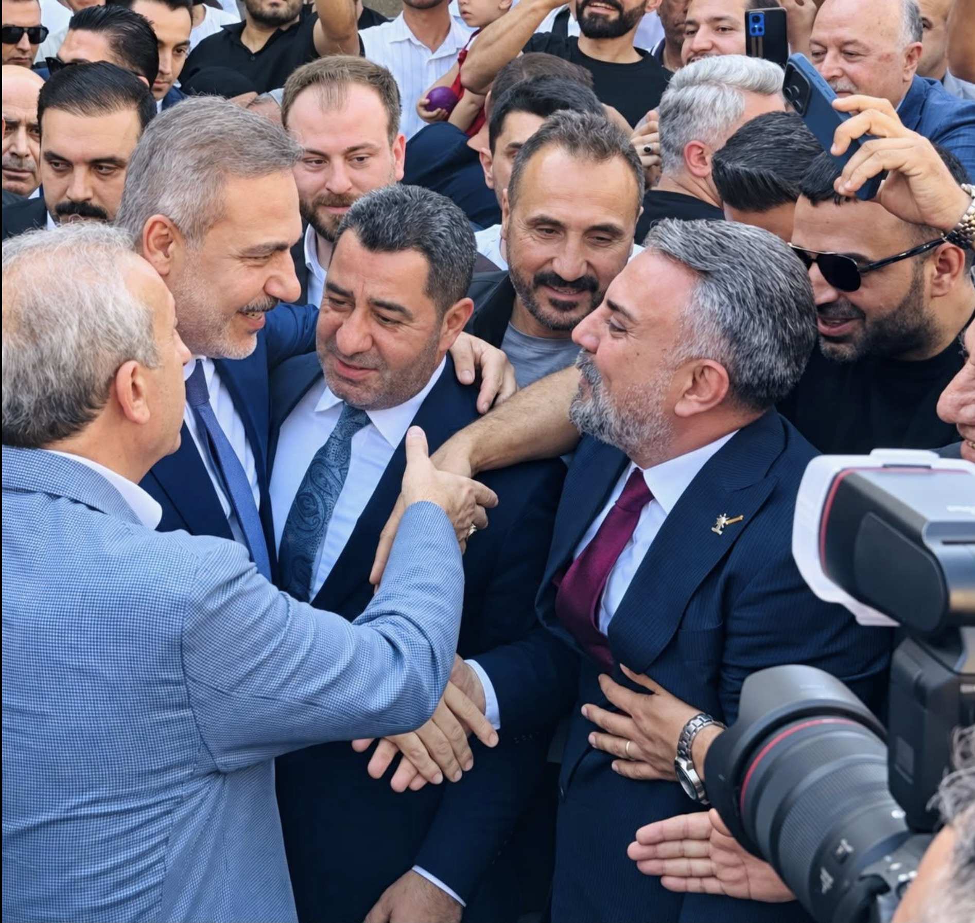 Diyarbakır’da "Türkiye Yüzyılı" Buluşması;17 İlçede Eş Zamanlı Saha Çıkarması ve Stratejik Temaslar