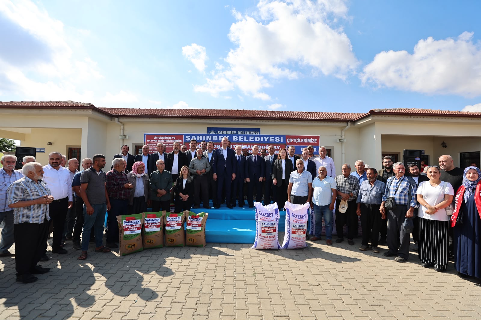 Şahinbey Belediyesi'nden çiftçilere bin 800 ton tohum desteği