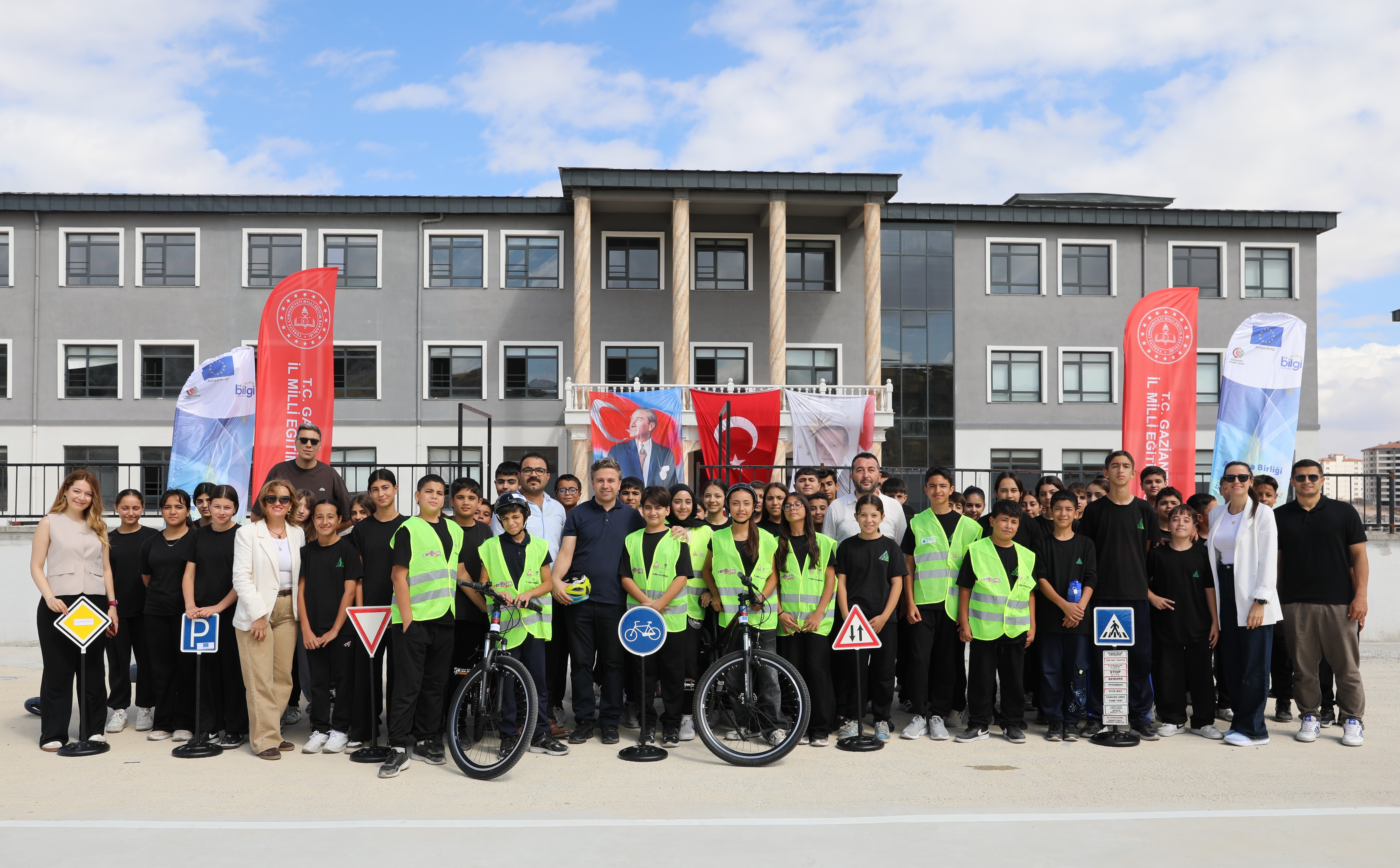 ÖĞRENCİLER GÜVENLİ VE SÜRDÜRÜLEBİLİR HAREKETLİLİK İÇİN PEDAL ÇEVİRDİ!
