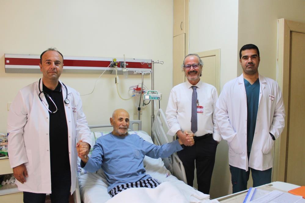 GAÜN Hastanesi’nde 83 yaşındaki hastaya zorlu aort ameliyatı
