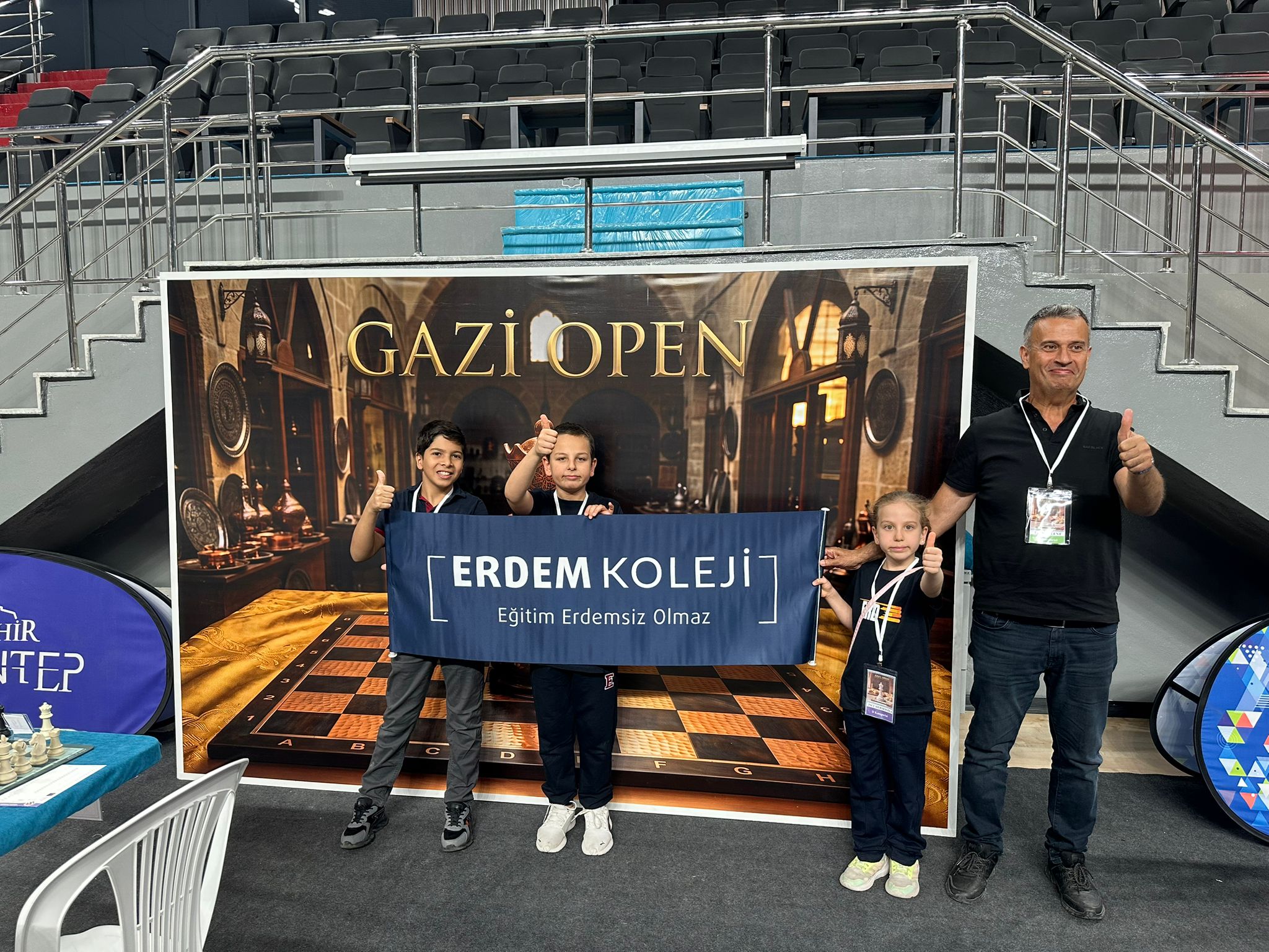 Erdem Koleji Öğrencilerinden Uluslararası Satranç Turnuvasında Çifte Başarı