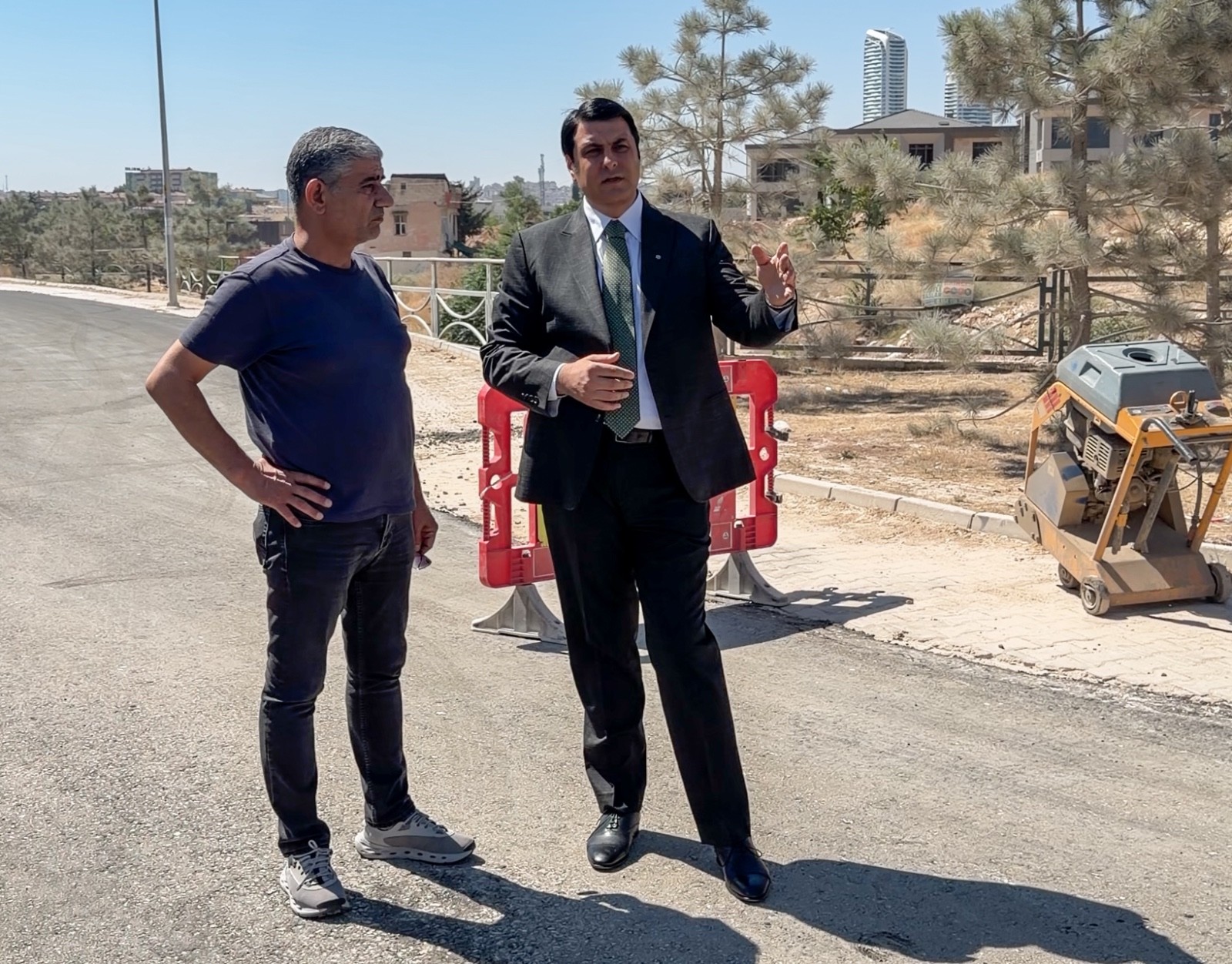 Şehitkamil’de Kış Mesaisi: 3 Mahallede Yollar Yenilendi