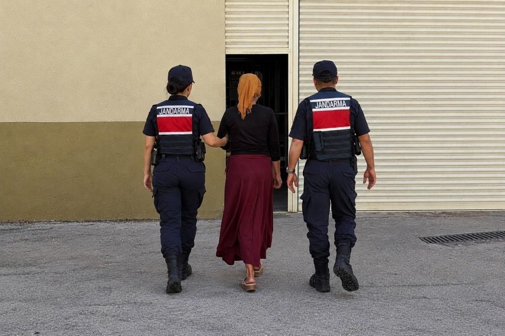 Kesinleşmiş 15 yıl cezayla aranan hırsızlık şüphelisi yakalandı