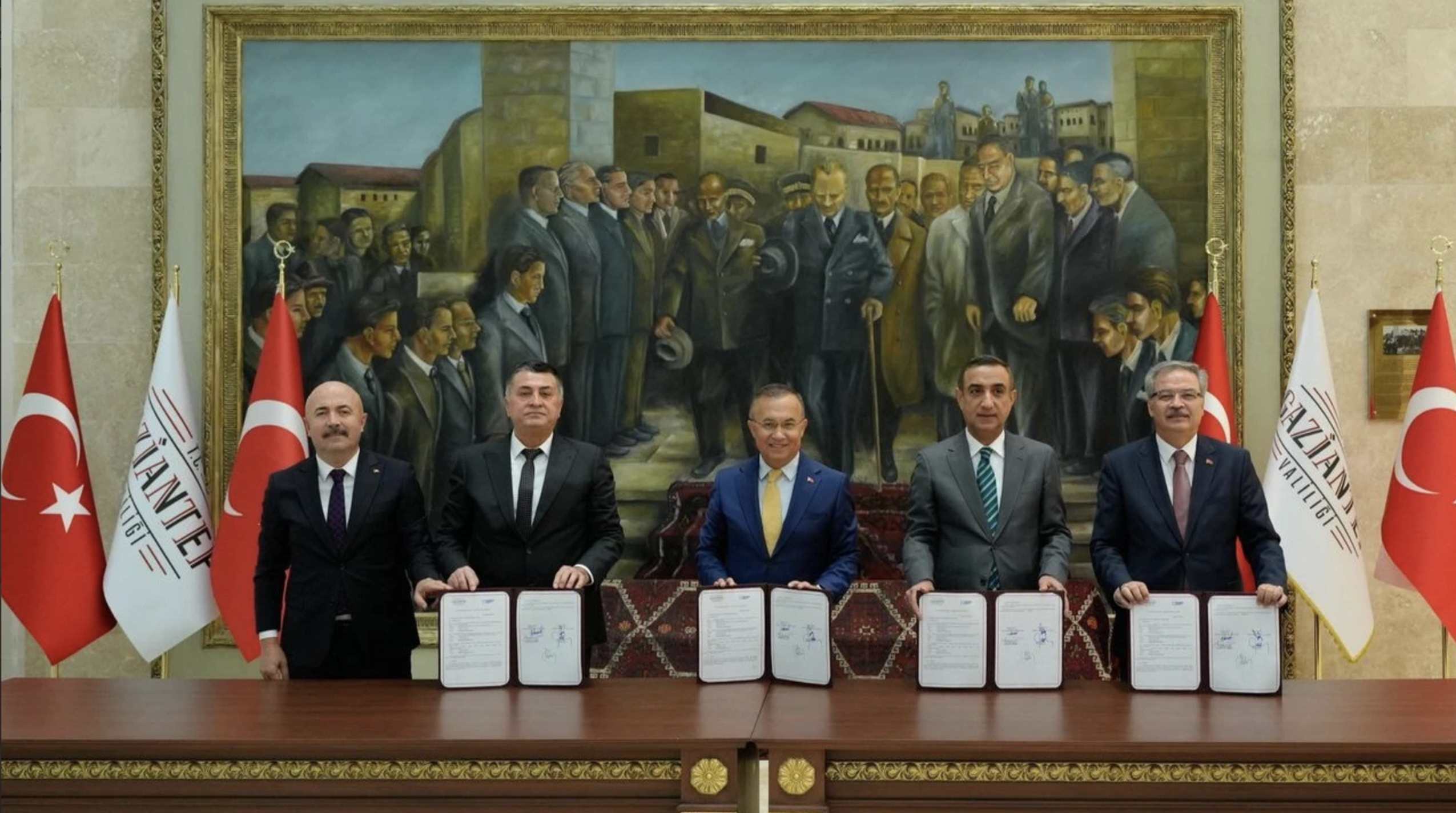 Gaziantep Valiliği'nden Eğitime 65 Bin Ayakkabı