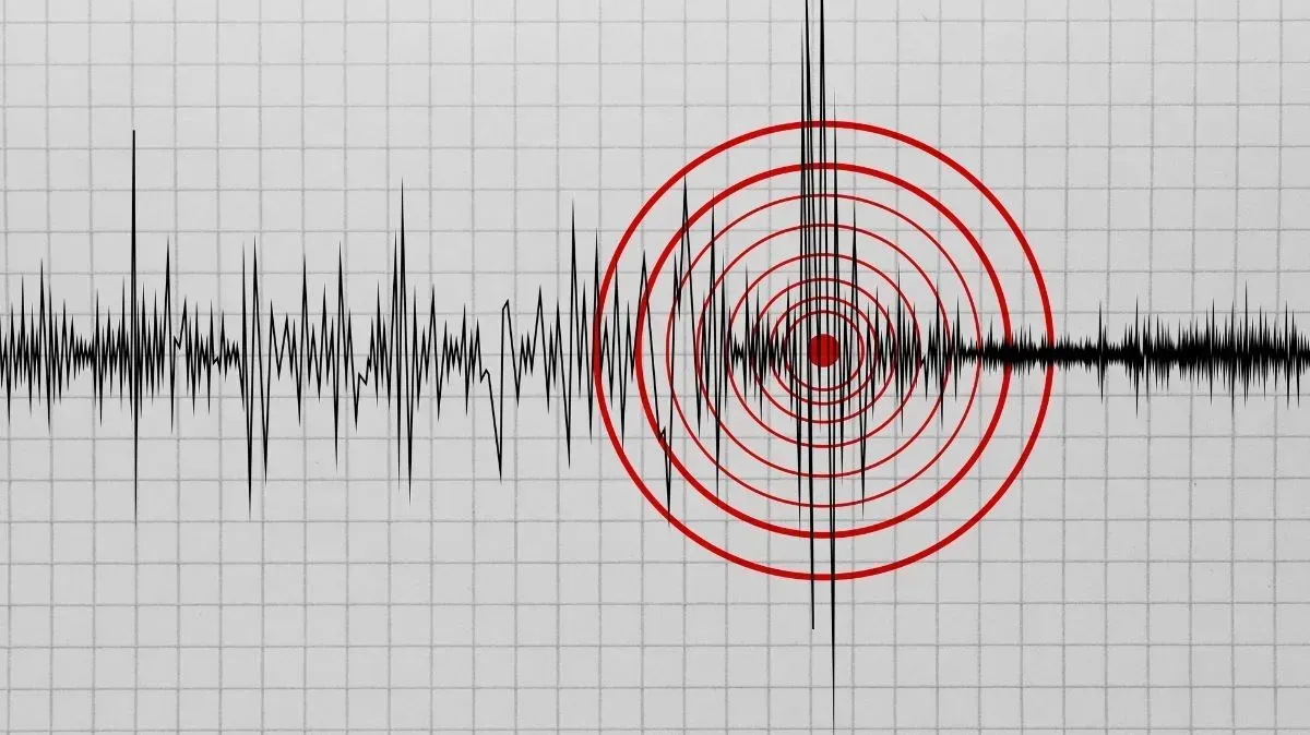 7.6 büyüklüğünde deprem: Tsunami uyarısı yapıldı