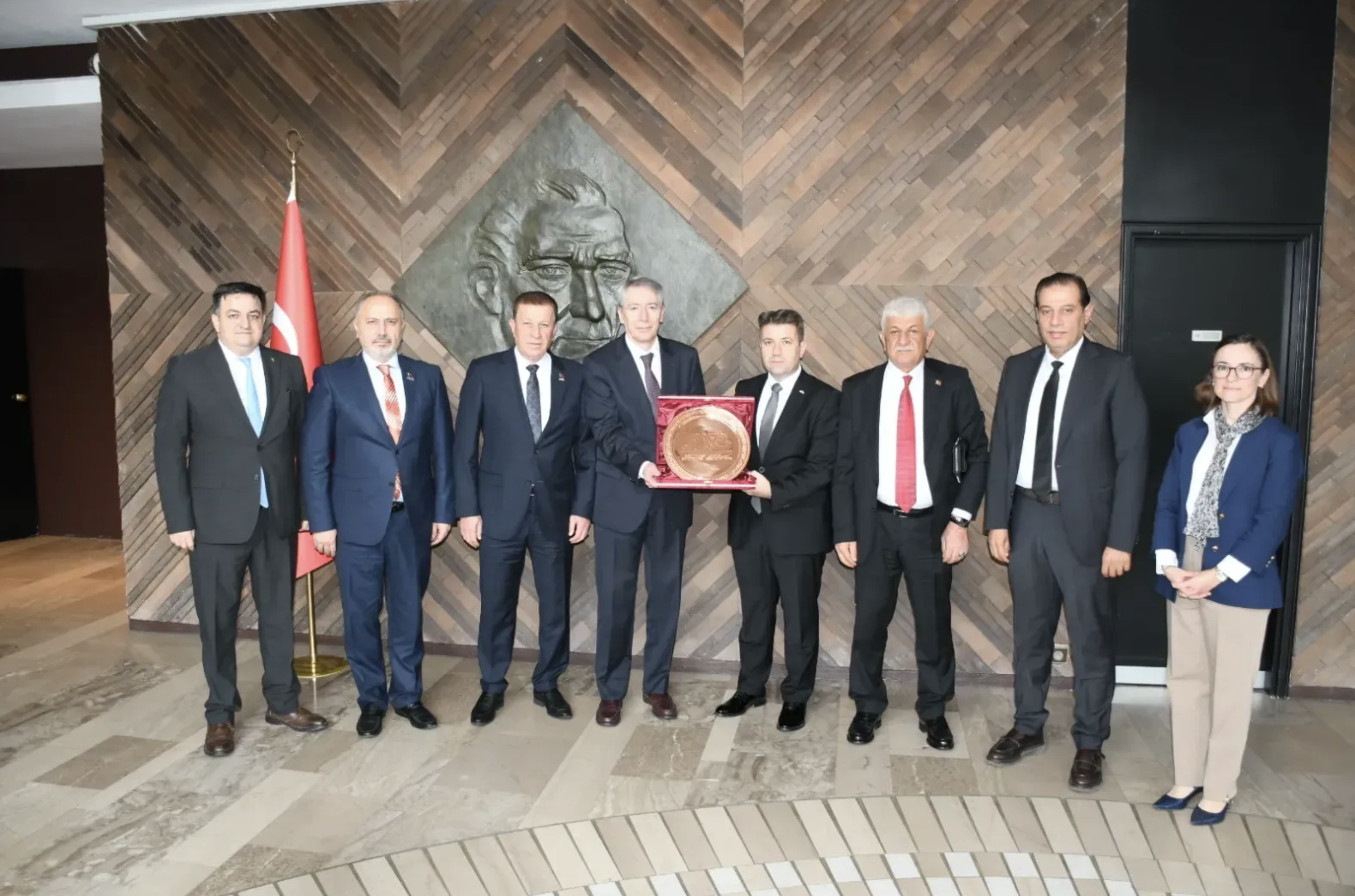 GAZİANTEPLİ HALICILARDAN PARİS'TE KRİTİK TEMASLAR