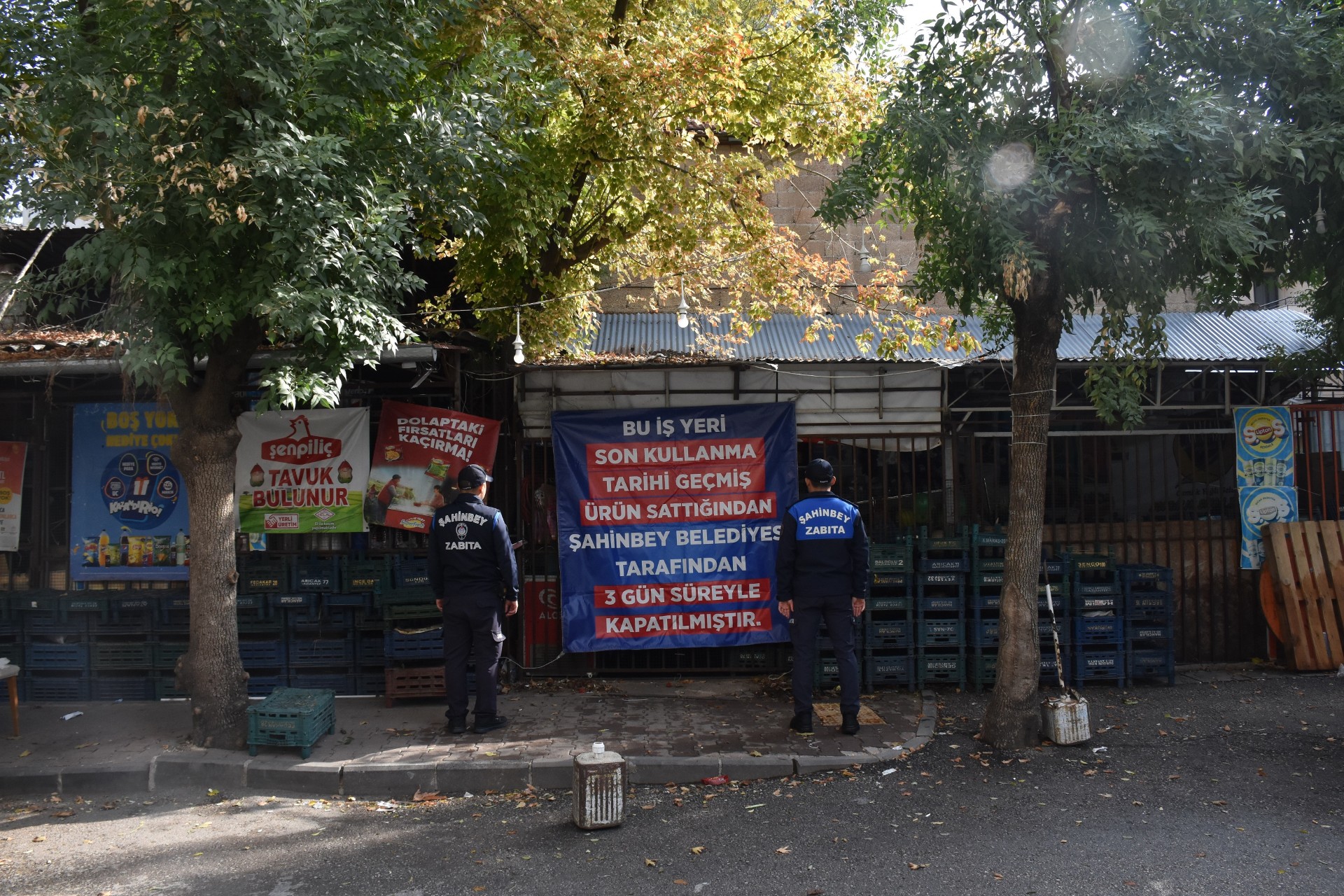SON KULLANMA TARİHİ GEÇMİŞ ÜRÜN SATAN 2 MARKET KAPATILDI