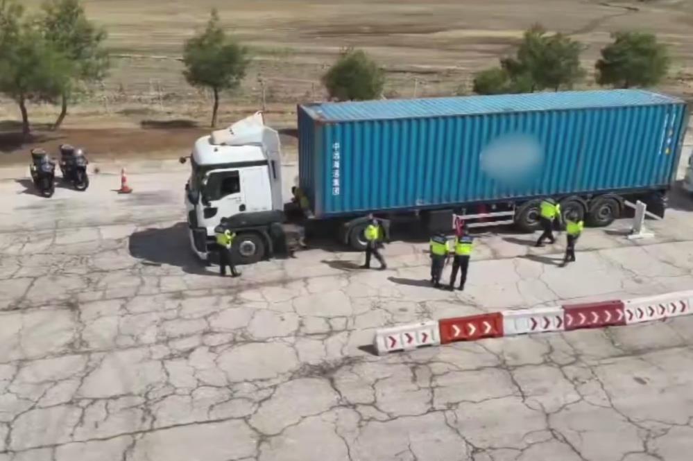 Otoyolda teknik şartlara uymayan lastik kullanan 25 sürücüye ceza