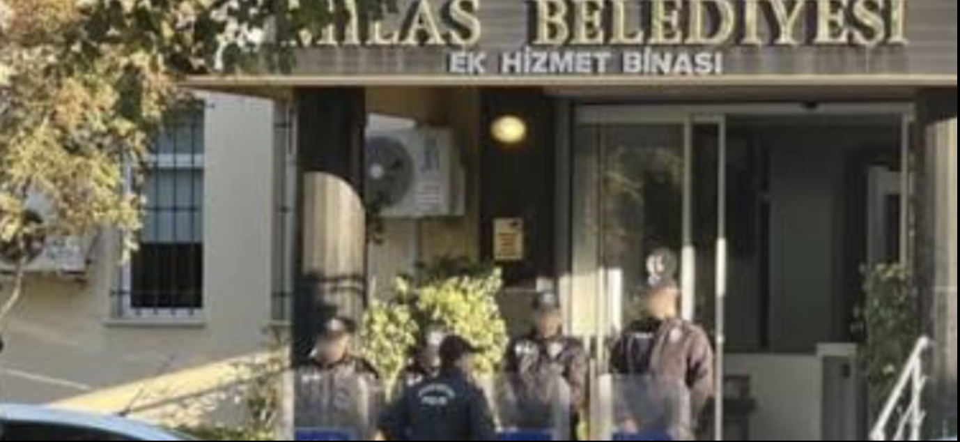 Gaziantep'i sarsan operasyon: Belediye başkanı ve oğlu tutuklandı