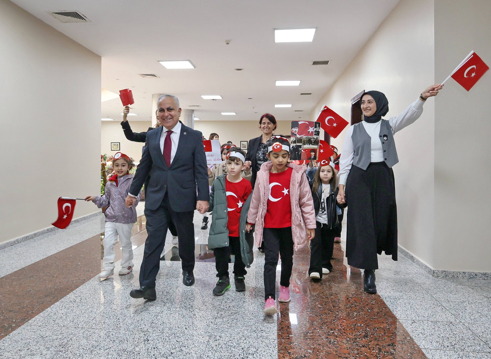 GAÜN’LÜ MİNİKLERDEN CUMHURİYET BAYRAMI YÜRÜYÜŞÜ