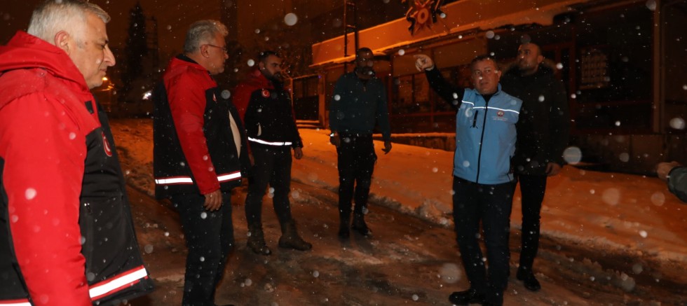 Nizip Belediyesi 24 saat esasıyla sahada