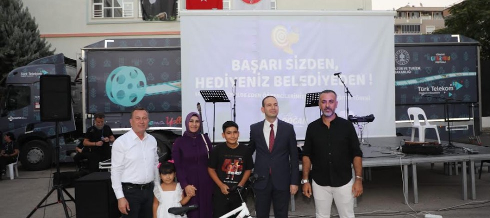 Nizip Belediyesi’nden LGS’de Dereceye Giren Öğrencilere Bisiklet Hediyesi