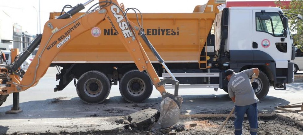 Nizip Belediyesi’nden Sanayi Sitesinde Menfez Yenileme Çalışması