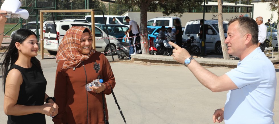 Nizip Belediyesi’nden YKS Adaylarına Ulaşım Desteği