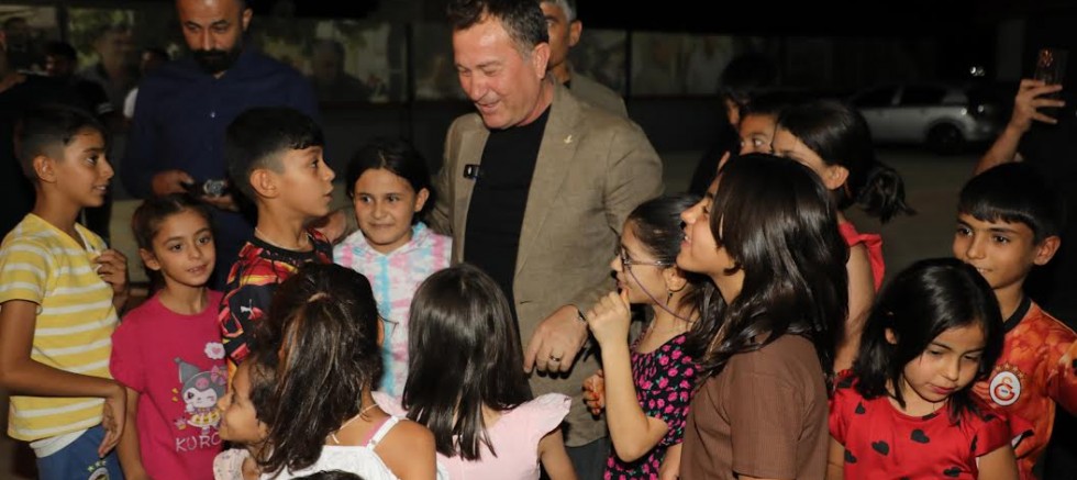 Nizip Belediyesi'nin 'Açık Hava Sinema Etkinliği' Minik Yüzlerde Gülümsemeye Dönüştü