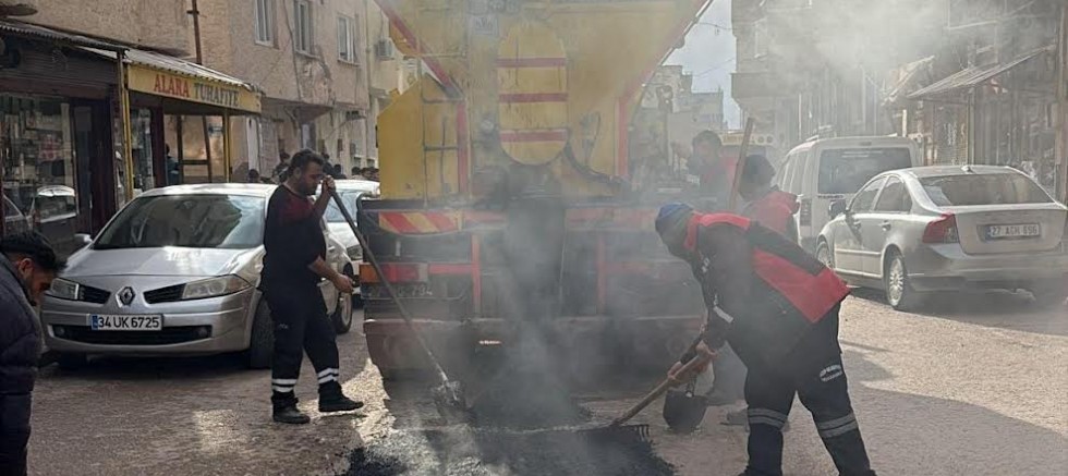 Nizip’te deforme olan yollar onarılıyor
