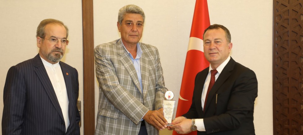 Nizip'te ilk kez gerçekleştirilen Nizip'te ilkler ödül töreni yapıldı