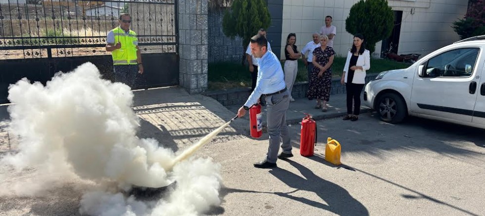 NİZİP TİCARET ODASI PERSONELİNE YANGIN SÖNDÜRME TATBİKATI  GERÇEKLEŞTİRİLDİ
