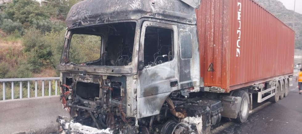 Osmaniye'de tırda çıkan yangın söndürüldü