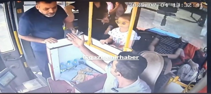  Otobüste Kurallar Çatıştı: Nakit Vermek İsteyen Yolcu Tartışma Çıkardı