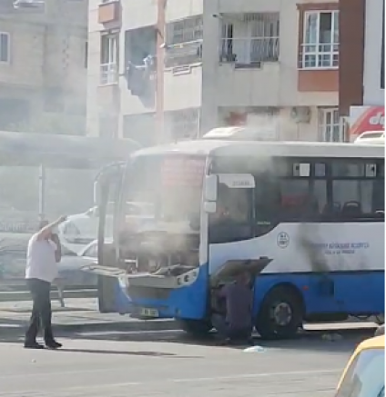 Otogar–Mavikent hattında sefer yapan belediye otobüsü alev aldı