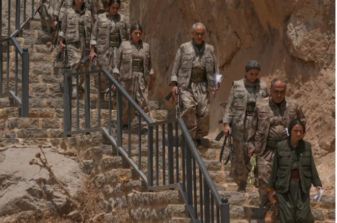 PKK'nın silahlarını imha edildiği törende kimler yar aldı? Bese Hozat da silahını yaktı
